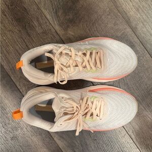 Women's Hoka Gaviota 5 vanilla/eggnog size 9.5 medium